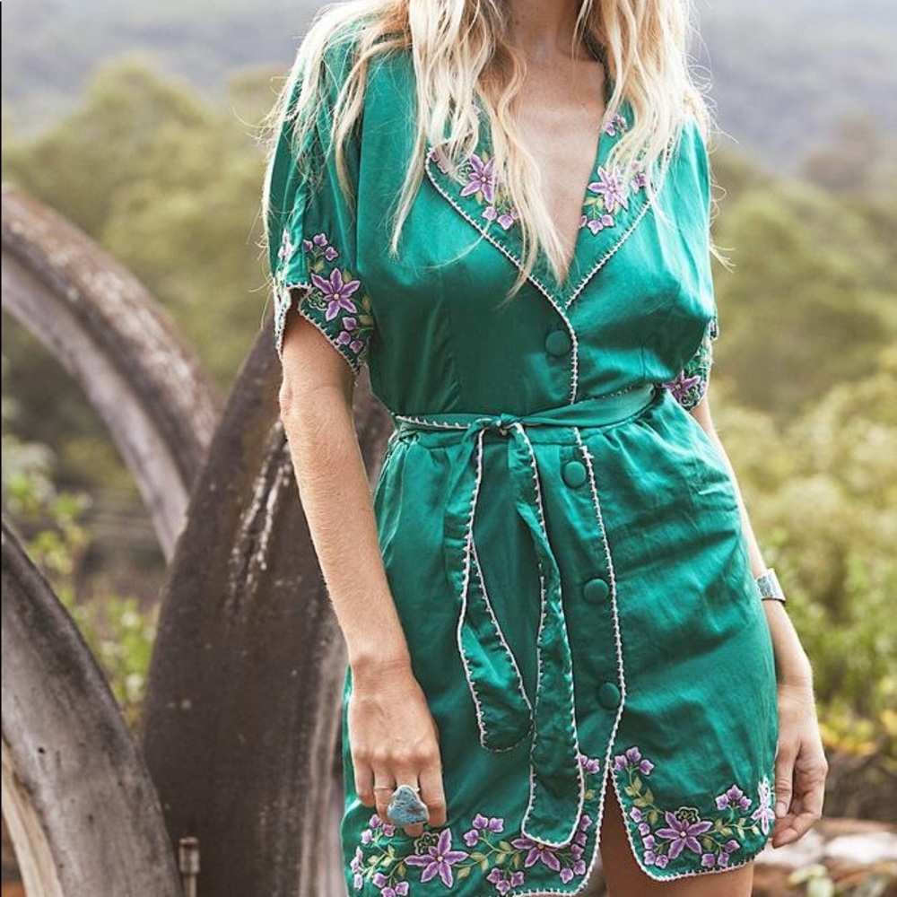 CHASING UNICORNS C’est La Vie Embroider Shirtdress